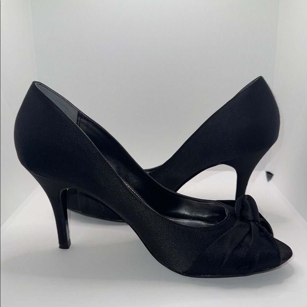 Monet Peep Toe Black Satin Pumps Heel w Knot Detail Women’s 8 - Picture 8 of 12